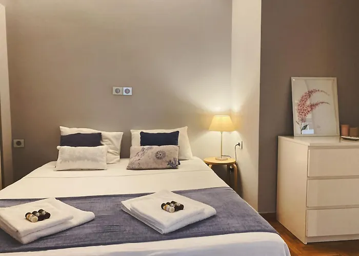 Cozy Newly Renovated 1 Bedroom Apartment In The Heart Of Athens
