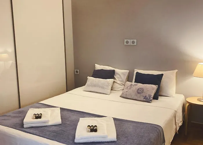 Cozy Newly Renovated 1 Bedroom Apartment In The Heart Of Athens